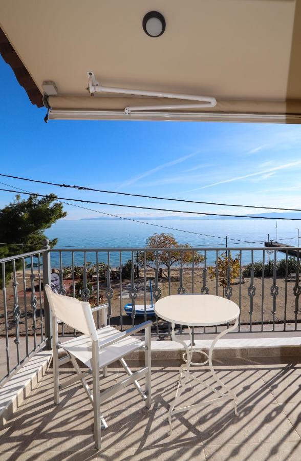 East & West Seaside Apartments Gialtra Екстериор снимка
