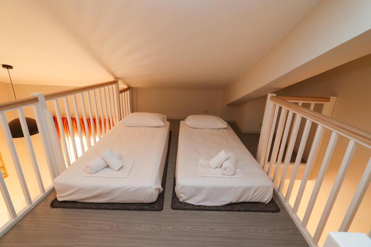 East & West Seaside Apartments Gialtra Екстериор снимка