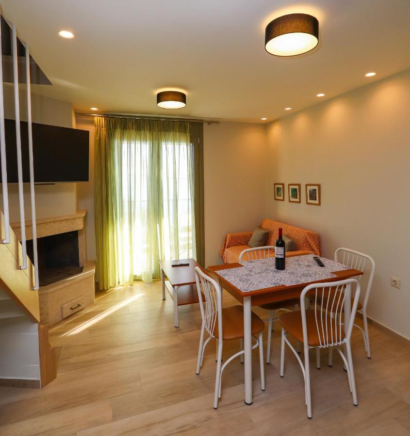 East & West Seaside Apartments Gialtra Екстериор снимка