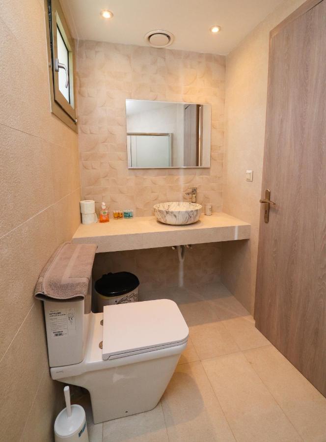 East & West Seaside Apartments Gialtra Екстериор снимка