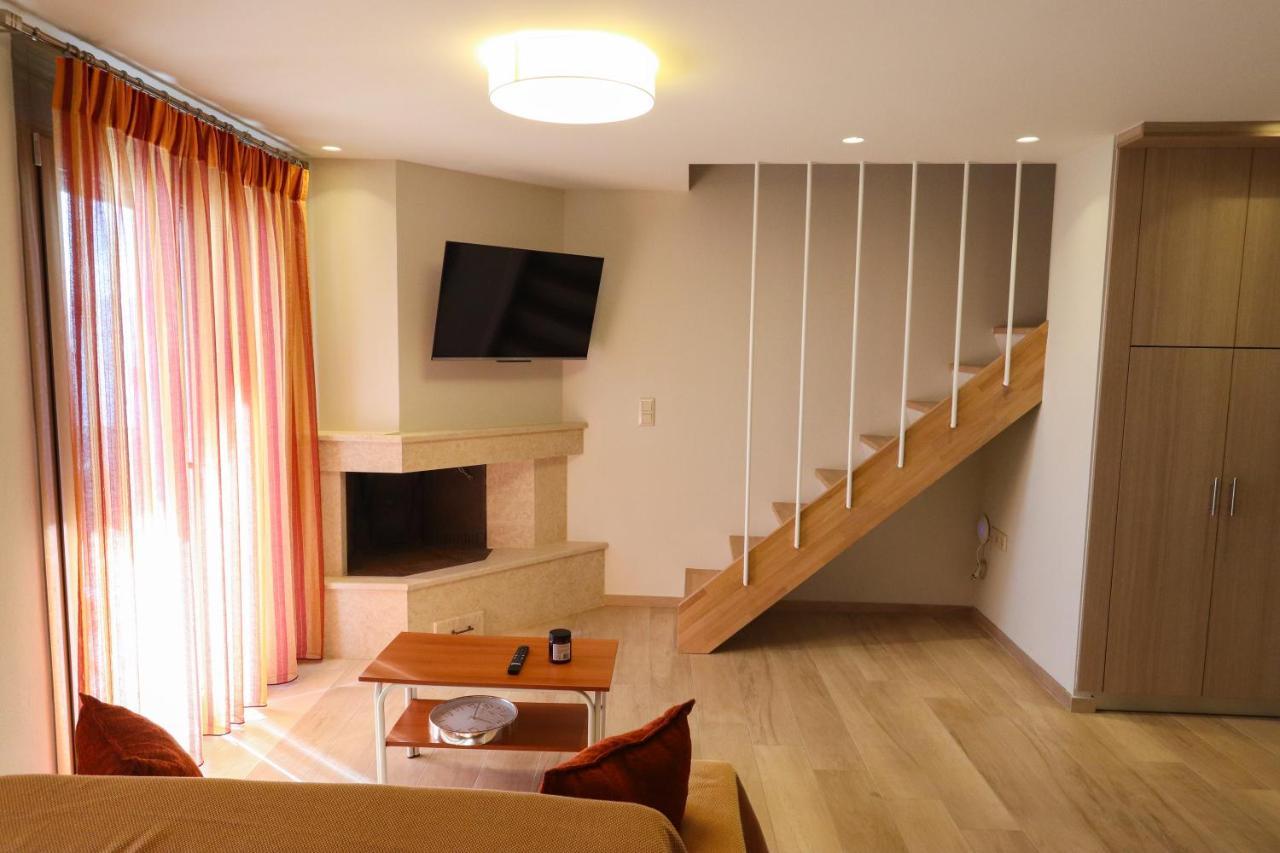 East & West Seaside Apartments Gialtra Екстериор снимка