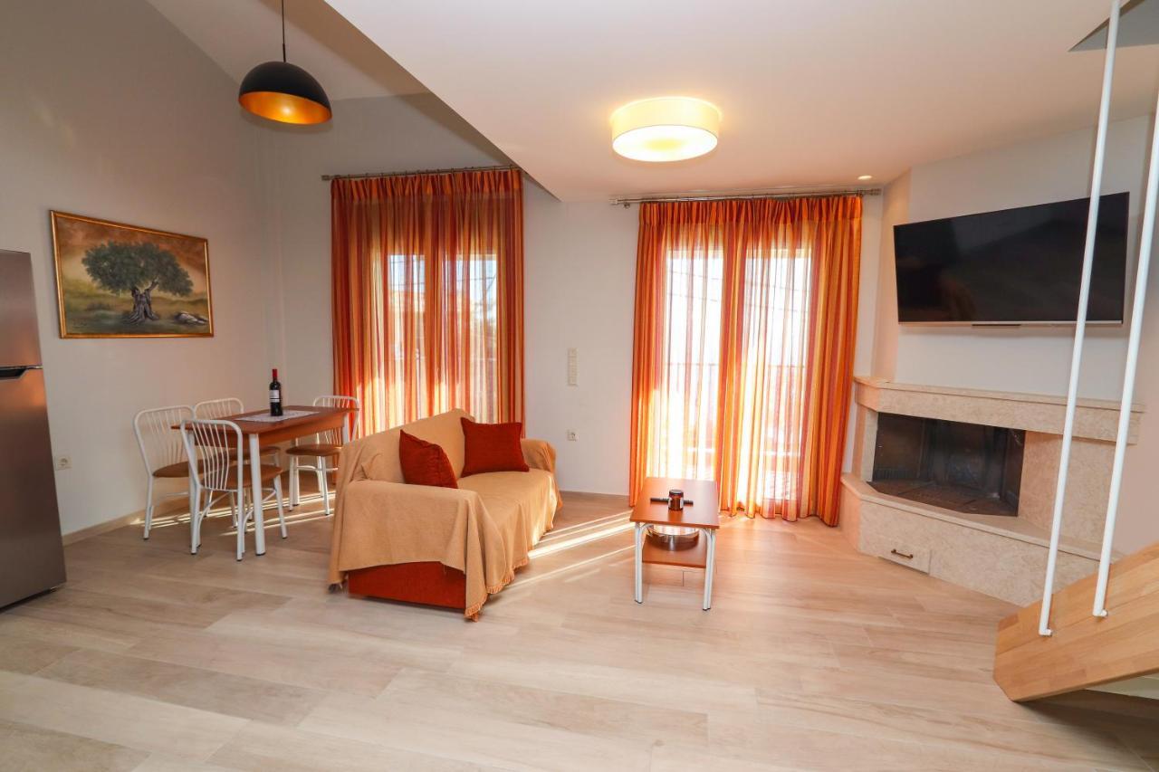 East & West Seaside Apartments Gialtra Екстериор снимка