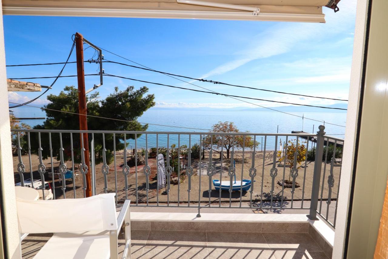 East & West Seaside Apartments Gialtra Екстериор снимка