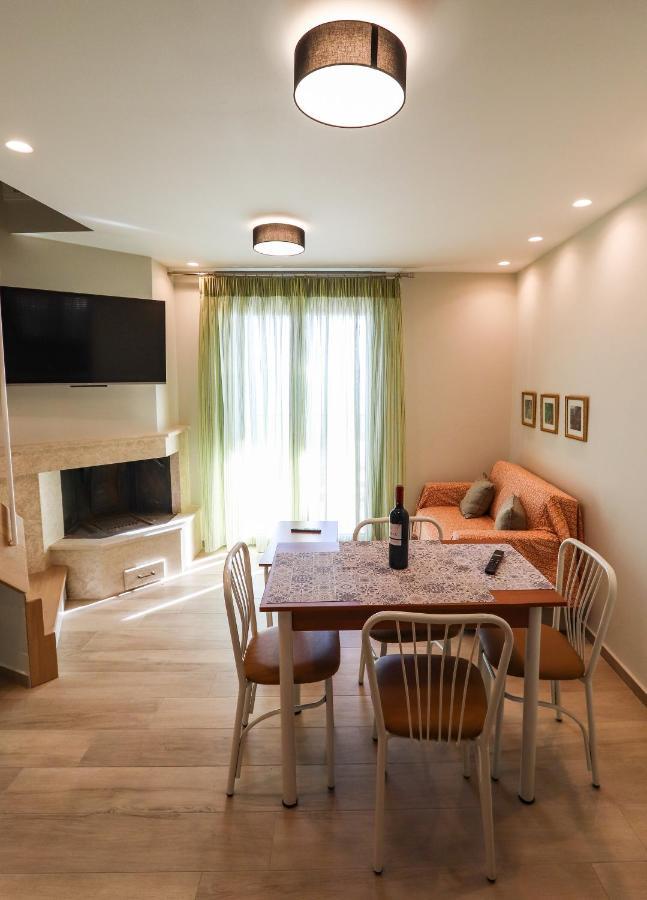 East & West Seaside Apartments Gialtra Екстериор снимка