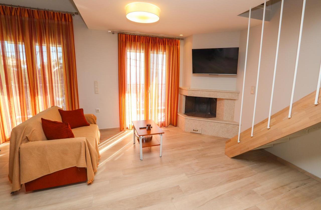 East & West Seaside Apartments Gialtra Екстериор снимка