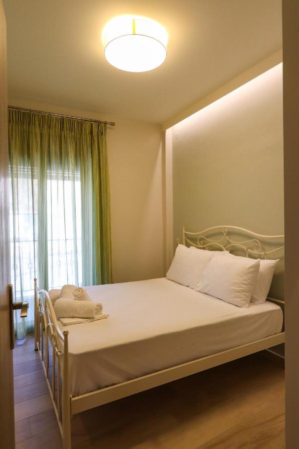East & West Seaside Apartments Gialtra Екстериор снимка