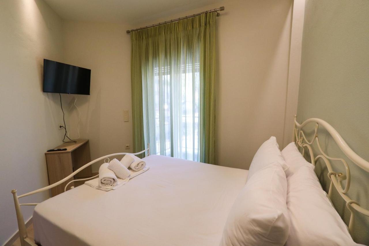 East & West Seaside Apartments Gialtra Екстериор снимка