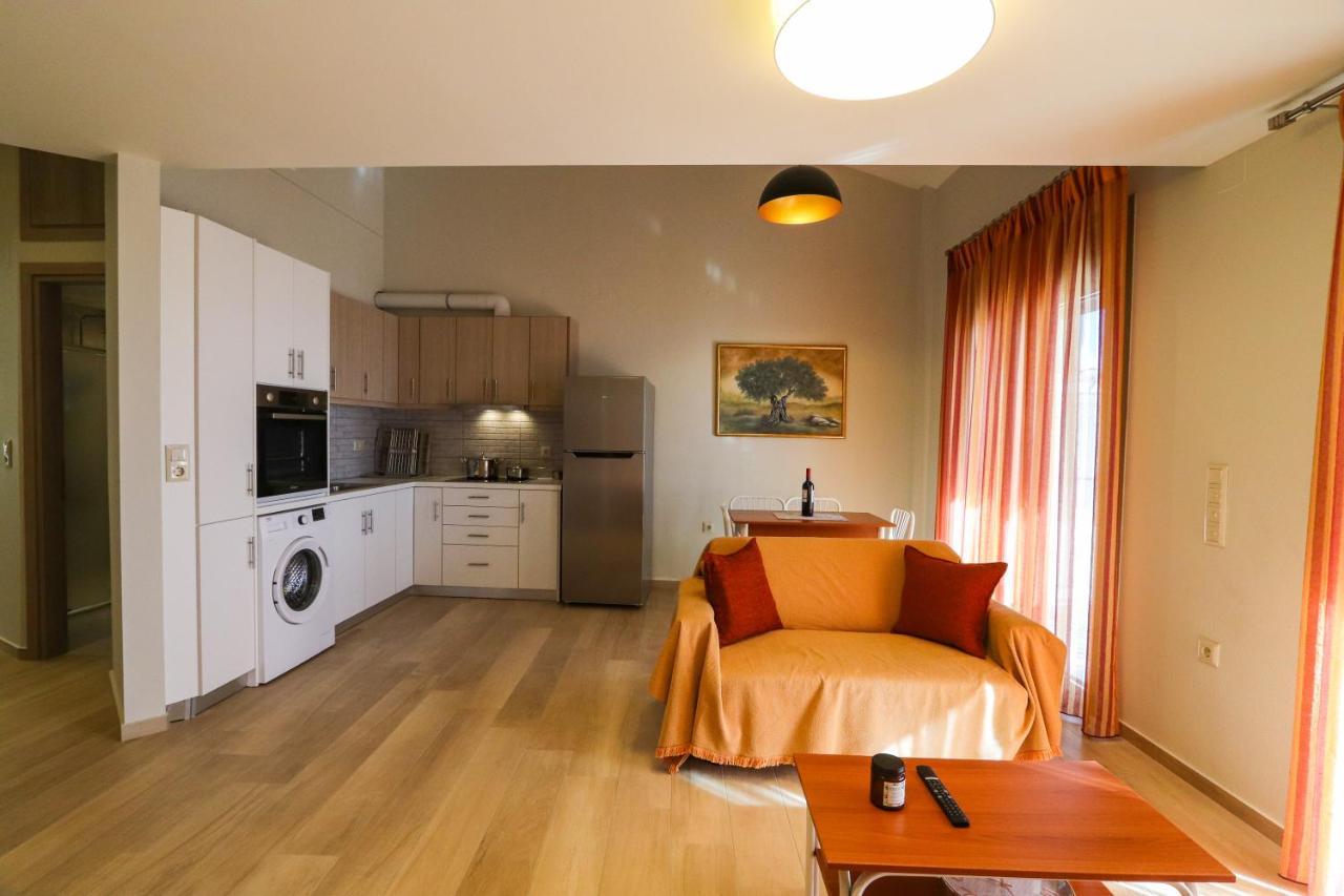 East & West Seaside Apartments Gialtra Екстериор снимка
