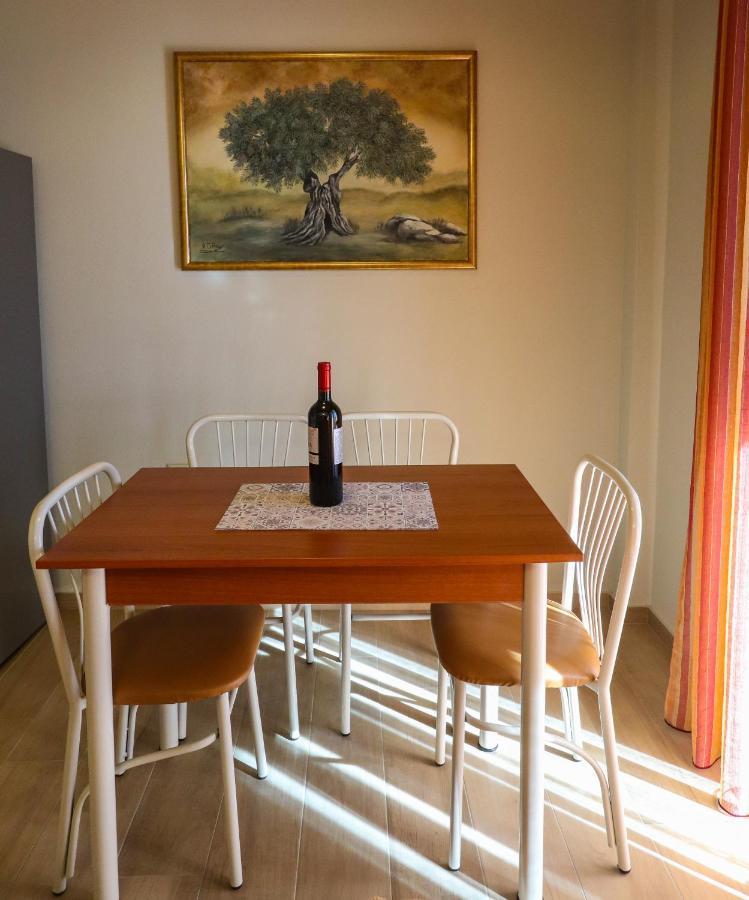 East & West Seaside Apartments Gialtra Екстериор снимка