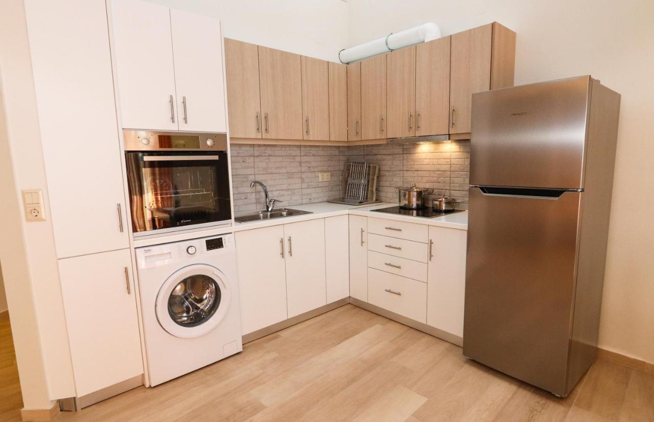 East & West Seaside Apartments Gialtra Екстериор снимка